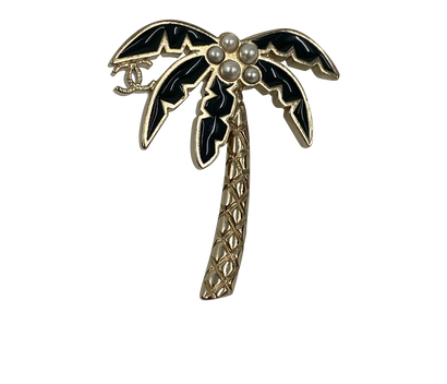 Chanel Brooch, vista frontal