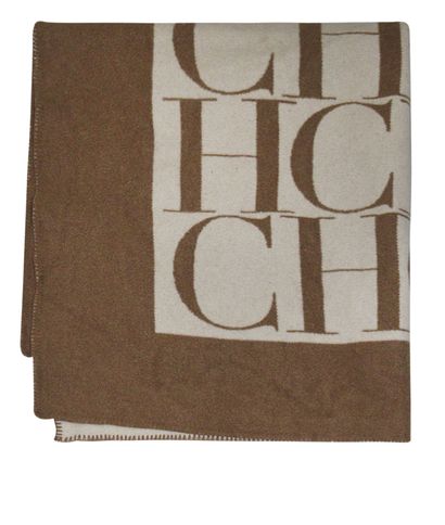 Carolina Herrera Manta CHHC, vista frontal