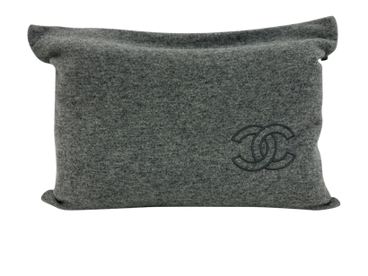 Chanel Manta, vista frontal