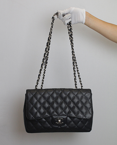Classic Flap. Caviar, vista frontal