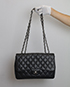 Classic Flap. Caviar, vista frontal