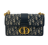 Montaigne Chain 30, vista frontal