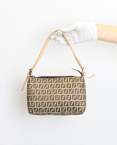 Pochette, vista frontal