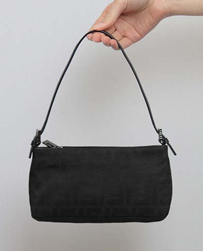 Pochette, vista frontal