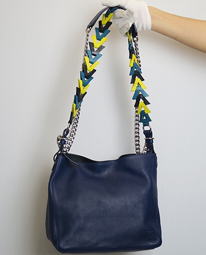 Loewe 'V' Bucket, vista frontal