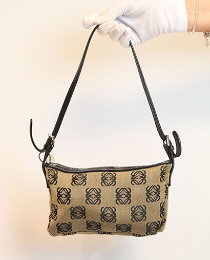 Pochette, vista frontal