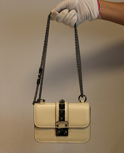 Bolso cruzado con cadena Rock Stud, vista frontal