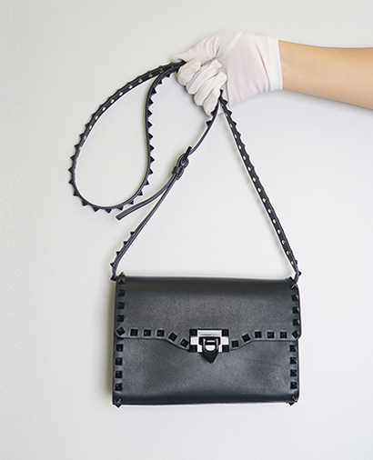 Rockstud Bandolera, 550&euro;, Negro, Animal - Piel, Vista frontal