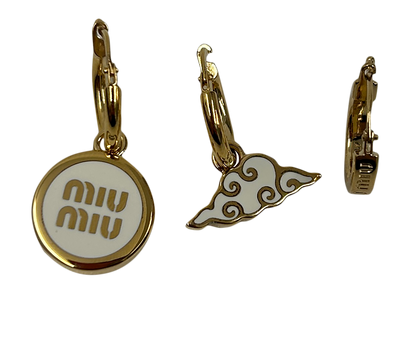 Miu Miu Pendientes 3, 220&euro;, Accesorios, Blanco/Oro, Metal - Oro, Vista frontal